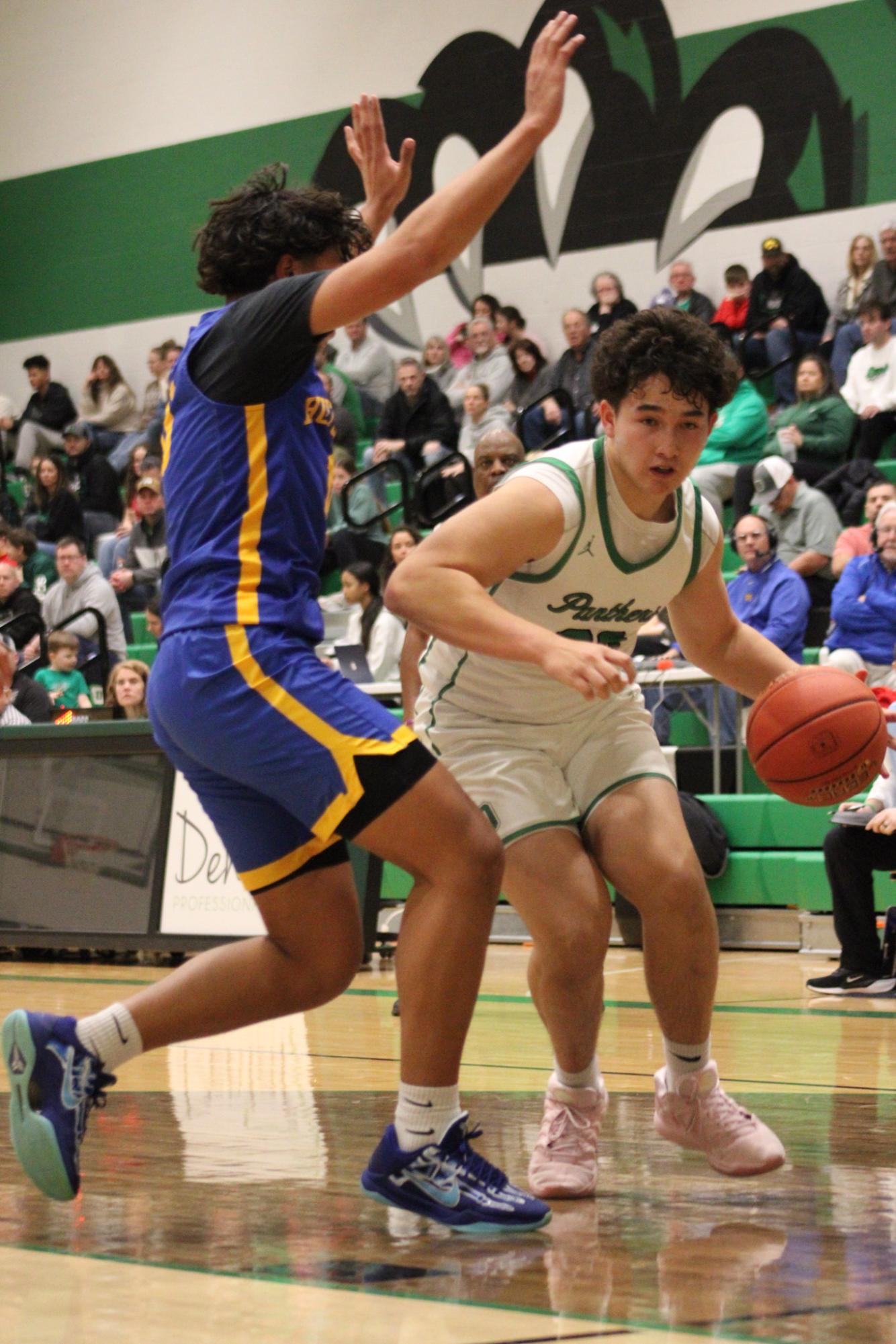 Varsity Boys Basketball vs. Hutchinson (Photos by Kaelyn Kissack)