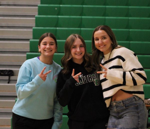 Makayla, Carly and her friend are posing for a photo.