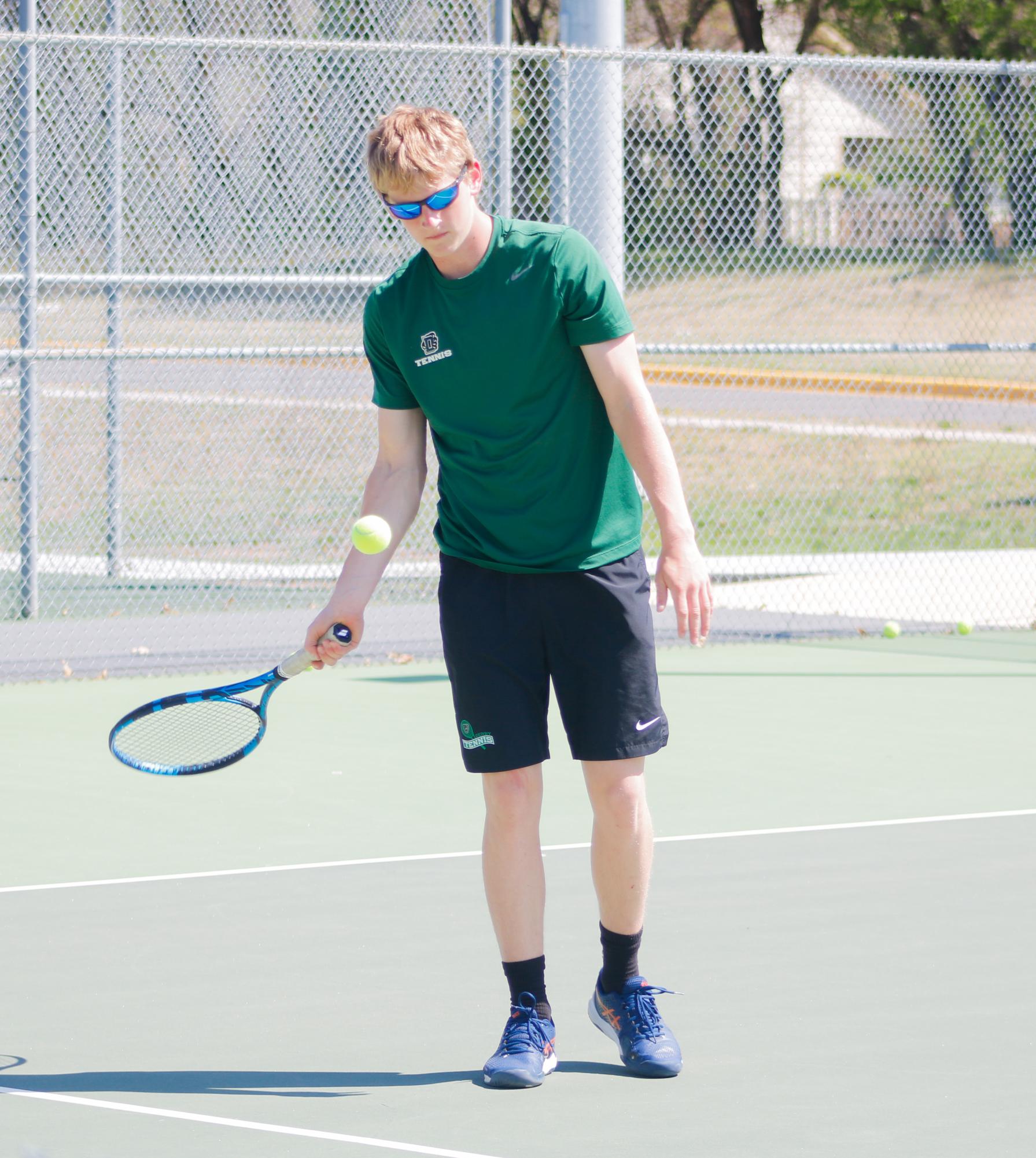 Tennis meet warmups (Photos by Ava Mbawuike)