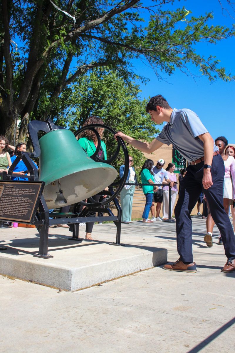 Students do the senior tradition of ringing the bell. 
