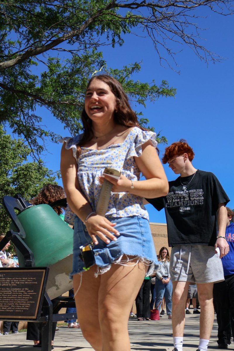 Seniors ringing the bell, the bell they touched their freshmen year, full circle  