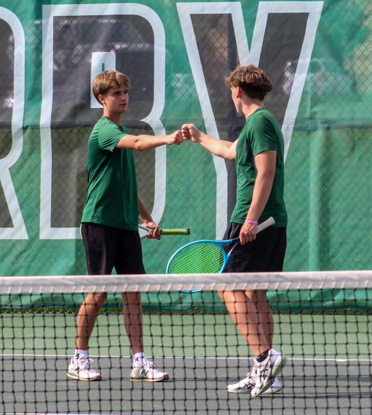 Navigation to Story: Tennis meet (Photos by Sophie Segelke)