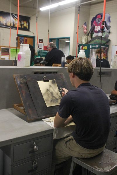 Navigation to Story: Beginning of year airbrush (photography by Alex Flores)