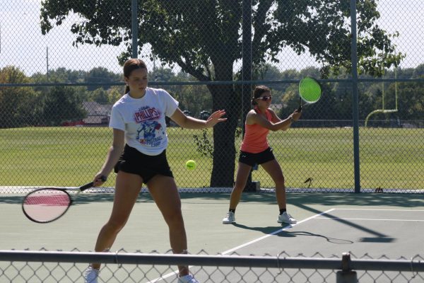 Navigation to Story: Tennis Practice (Photos by Samuel Shulda)