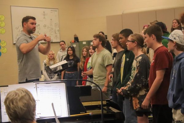 Students rehearse in choir.