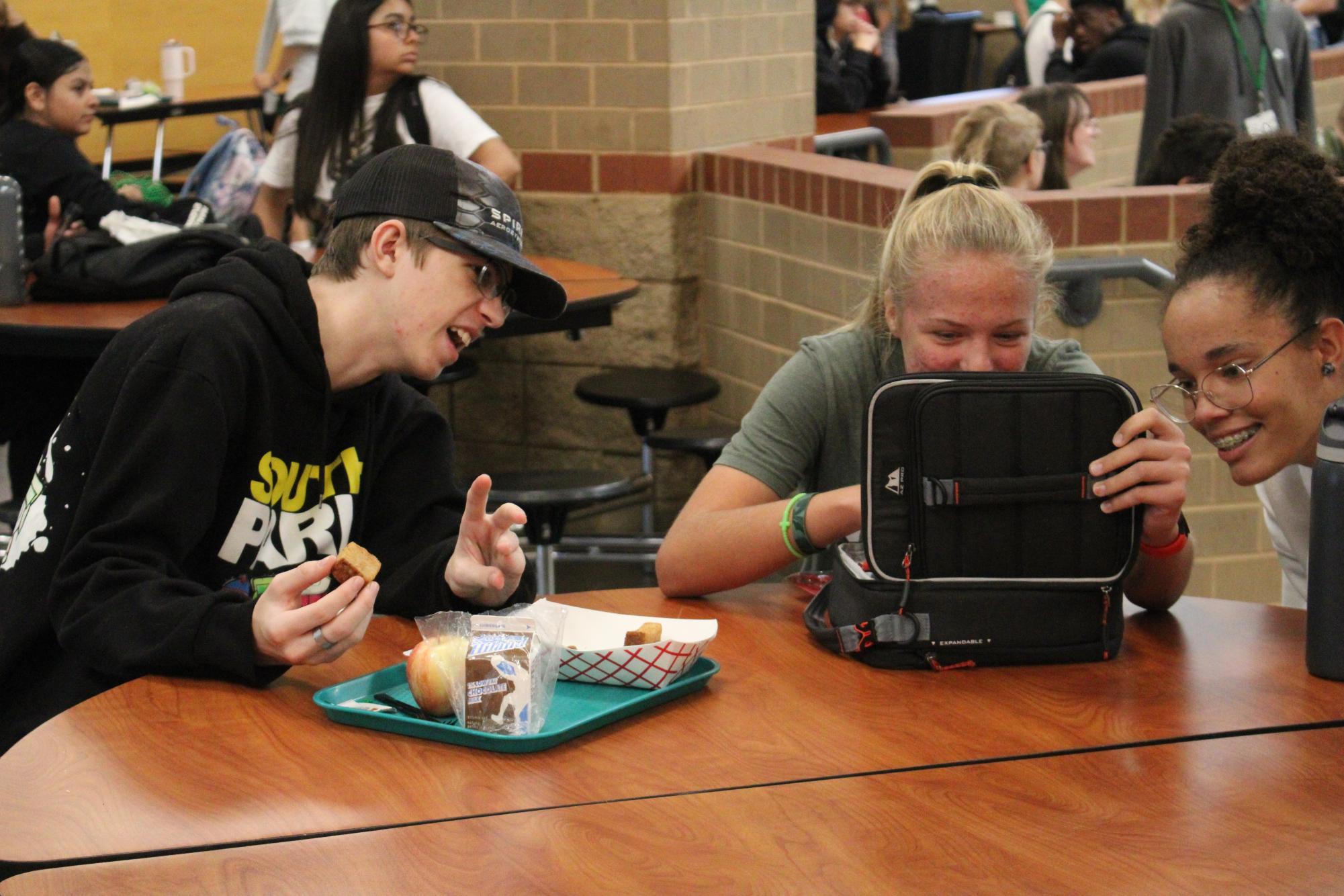 Life at lunch (Photos by Maya Painchaud)