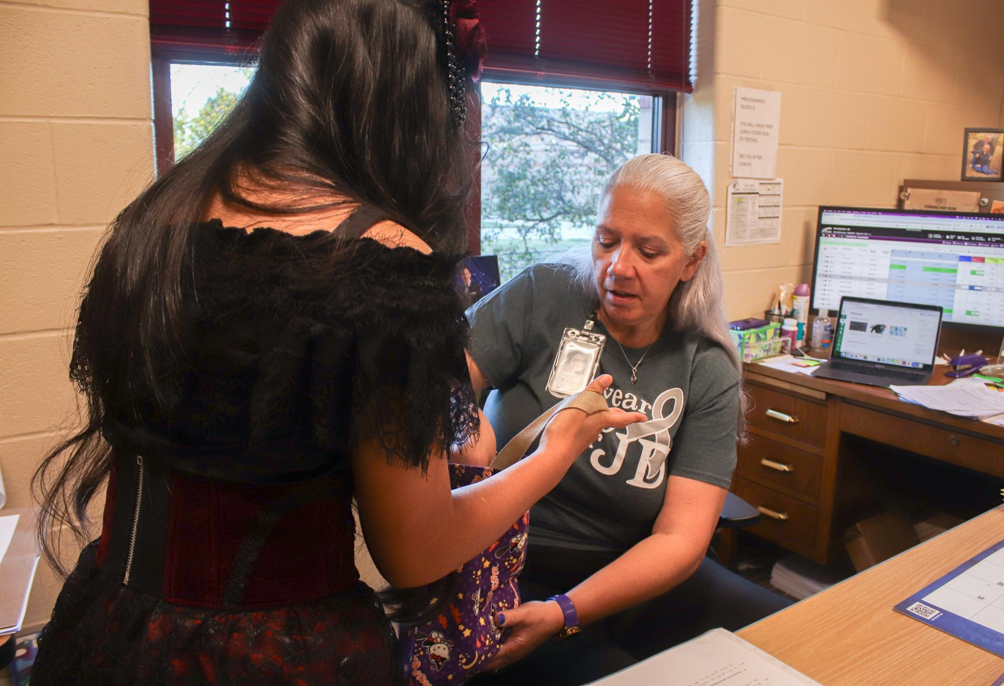 KAY Club gives Teachers Candy (By Ava Phouangmala)