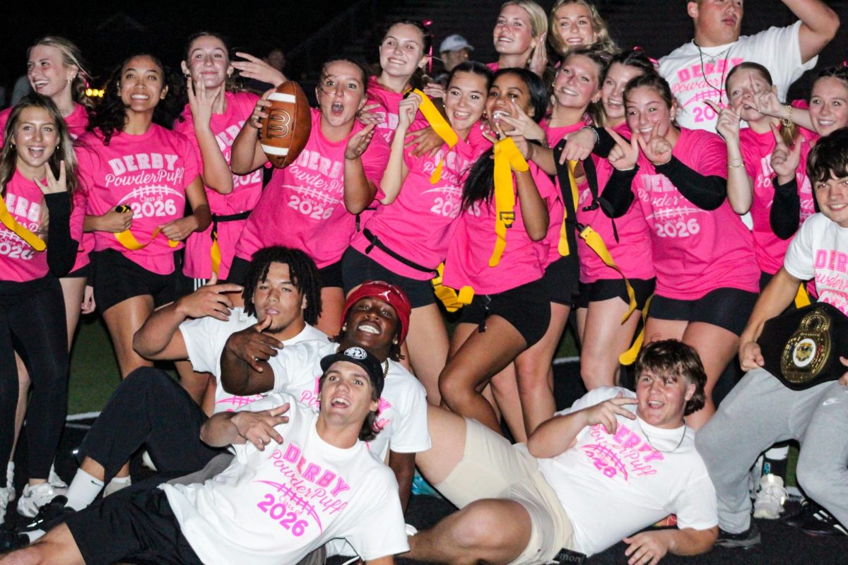 Seniors pose for a group picture.