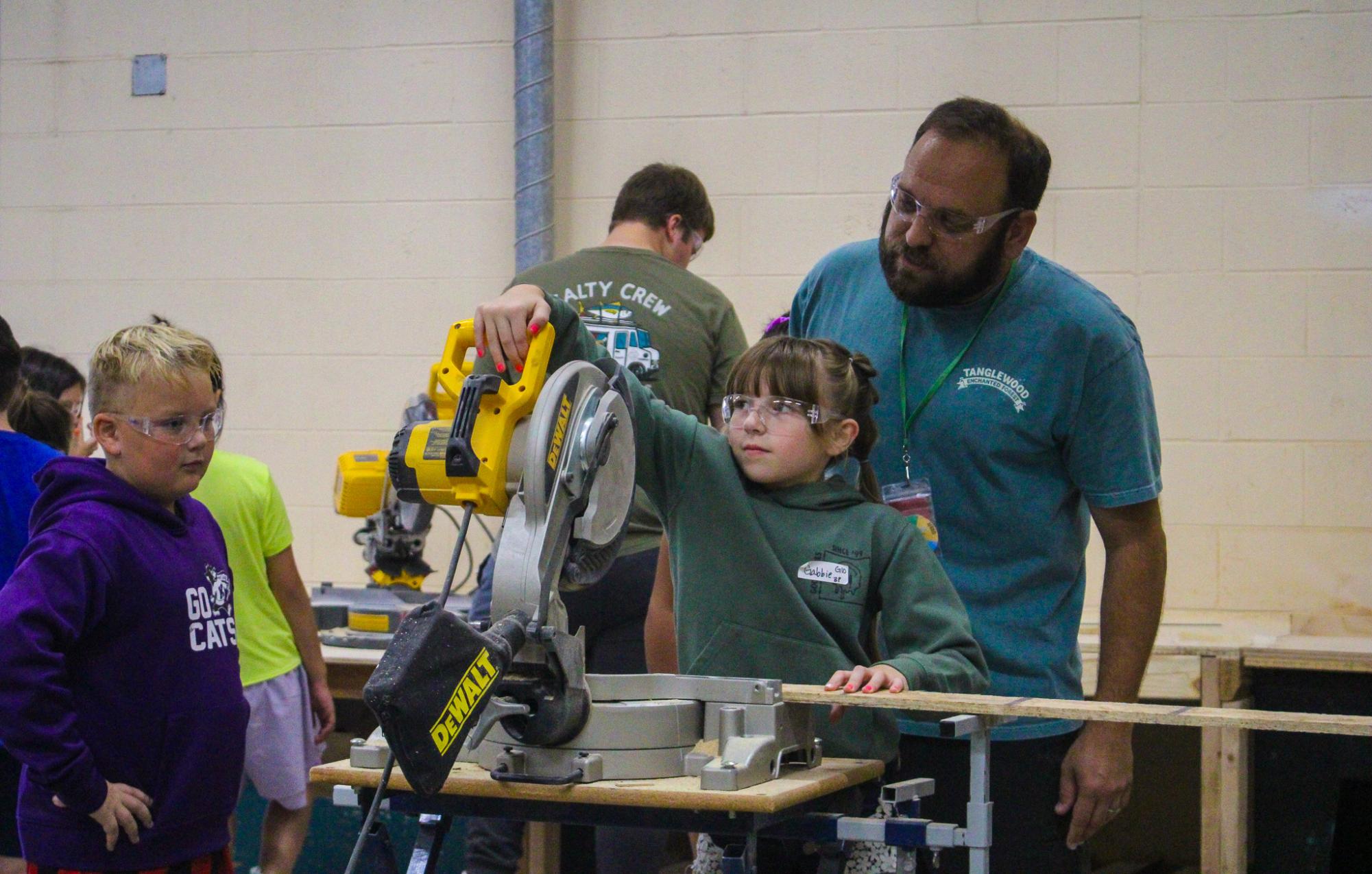 3rd grade students building Bat Houses (Photos By Ava Phouangmala)