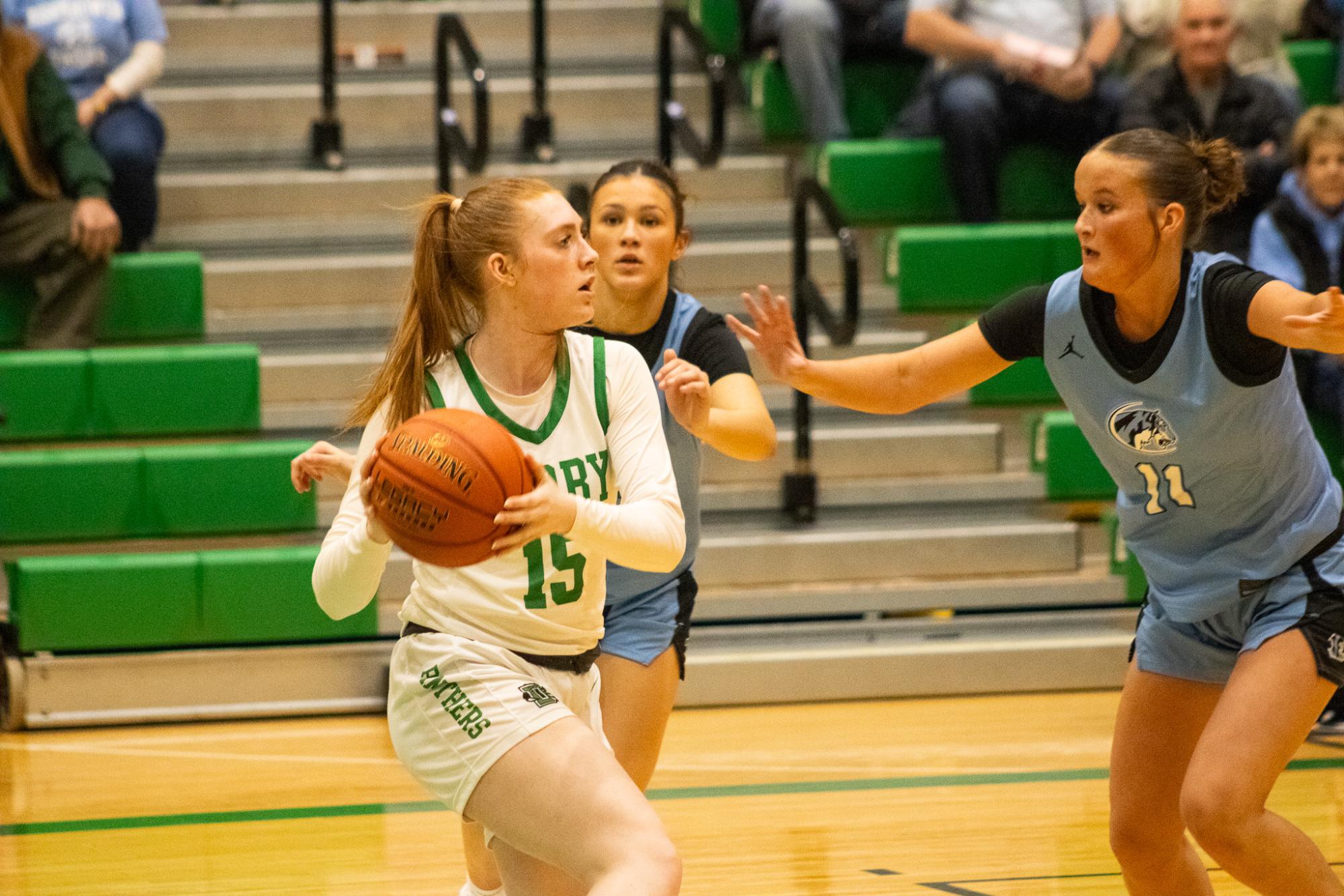 Girls Varsity Game vs Eisenhower (By Ava Phouangmala)