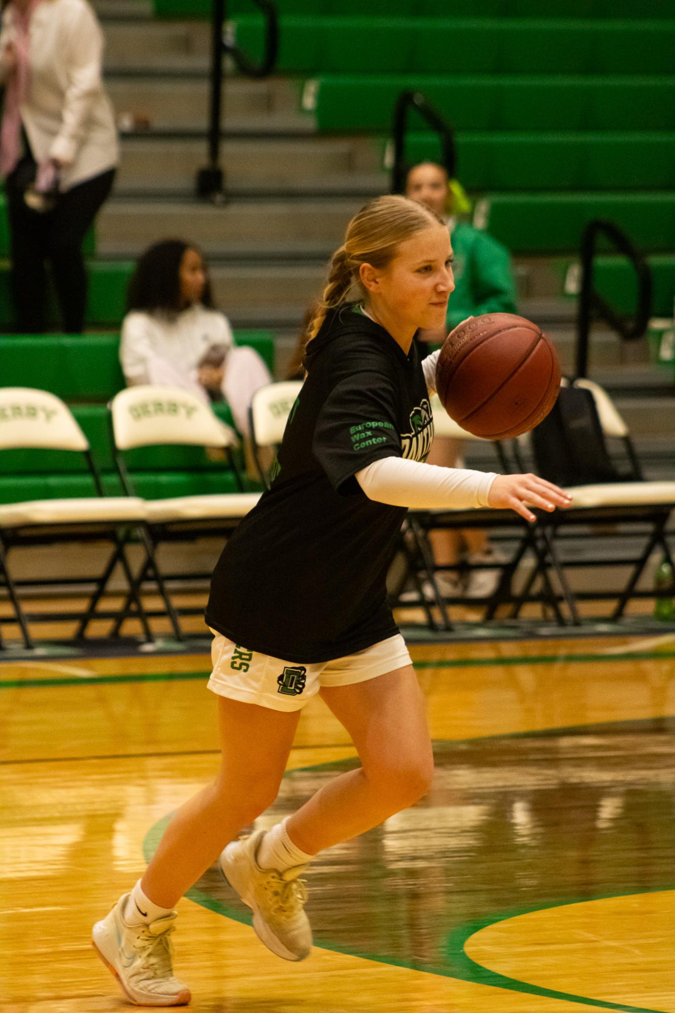 Girls Varsity Game vs Eisenhower (By Ava Phouangmala)