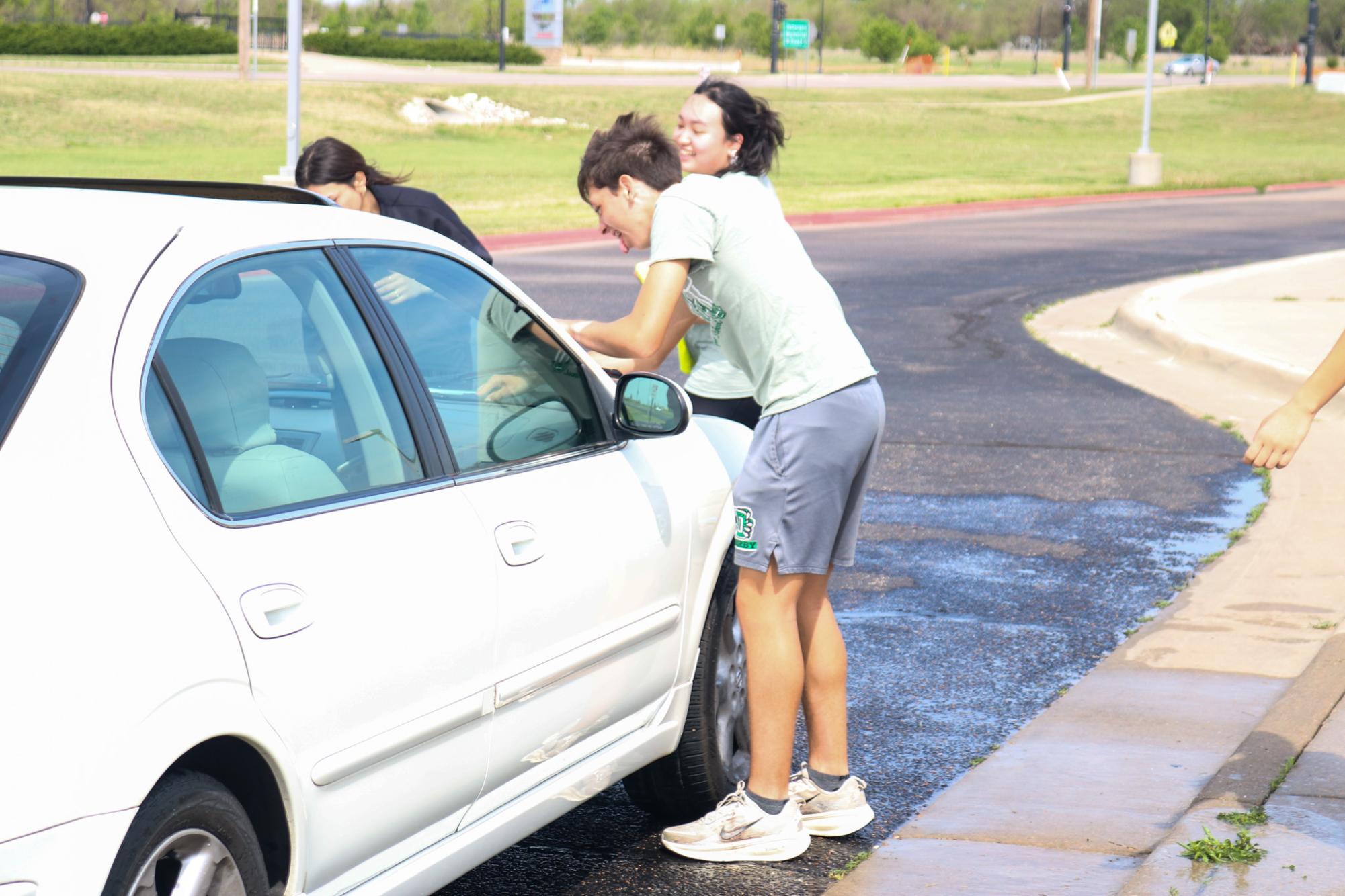 NHS Car wash (Photos by Kaelyn Kissack)