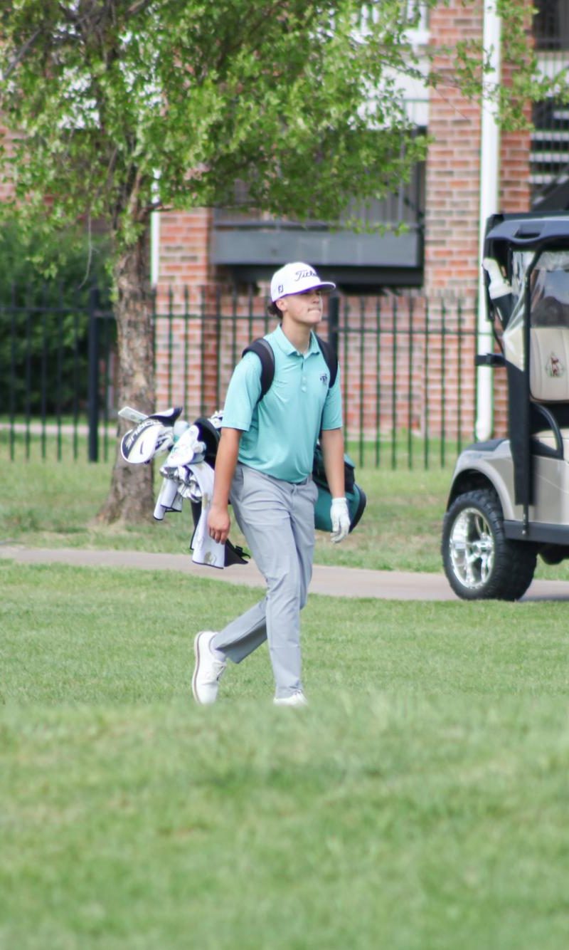 Varsity Golf at Home (Photos by Kaelyn Kissack)
