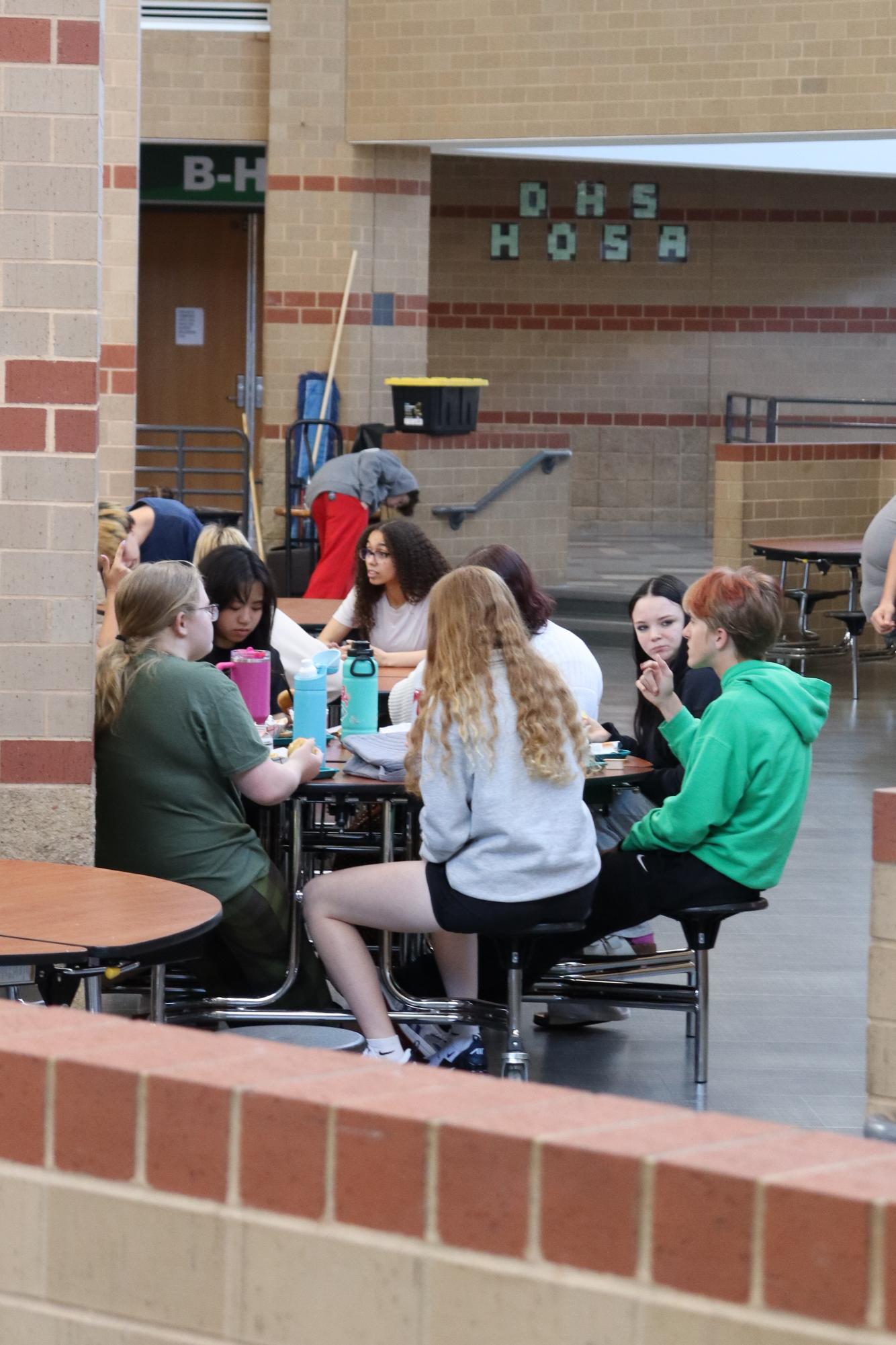 Kids at lunch (Photos by Alex Flores)