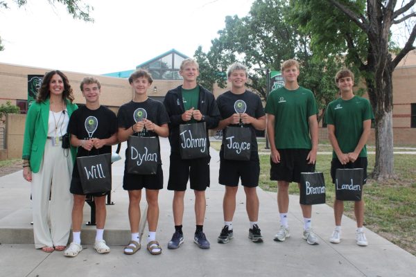Navigation to Story: Senior Tennis Bell photos (Photos by Tripp Stratton)
