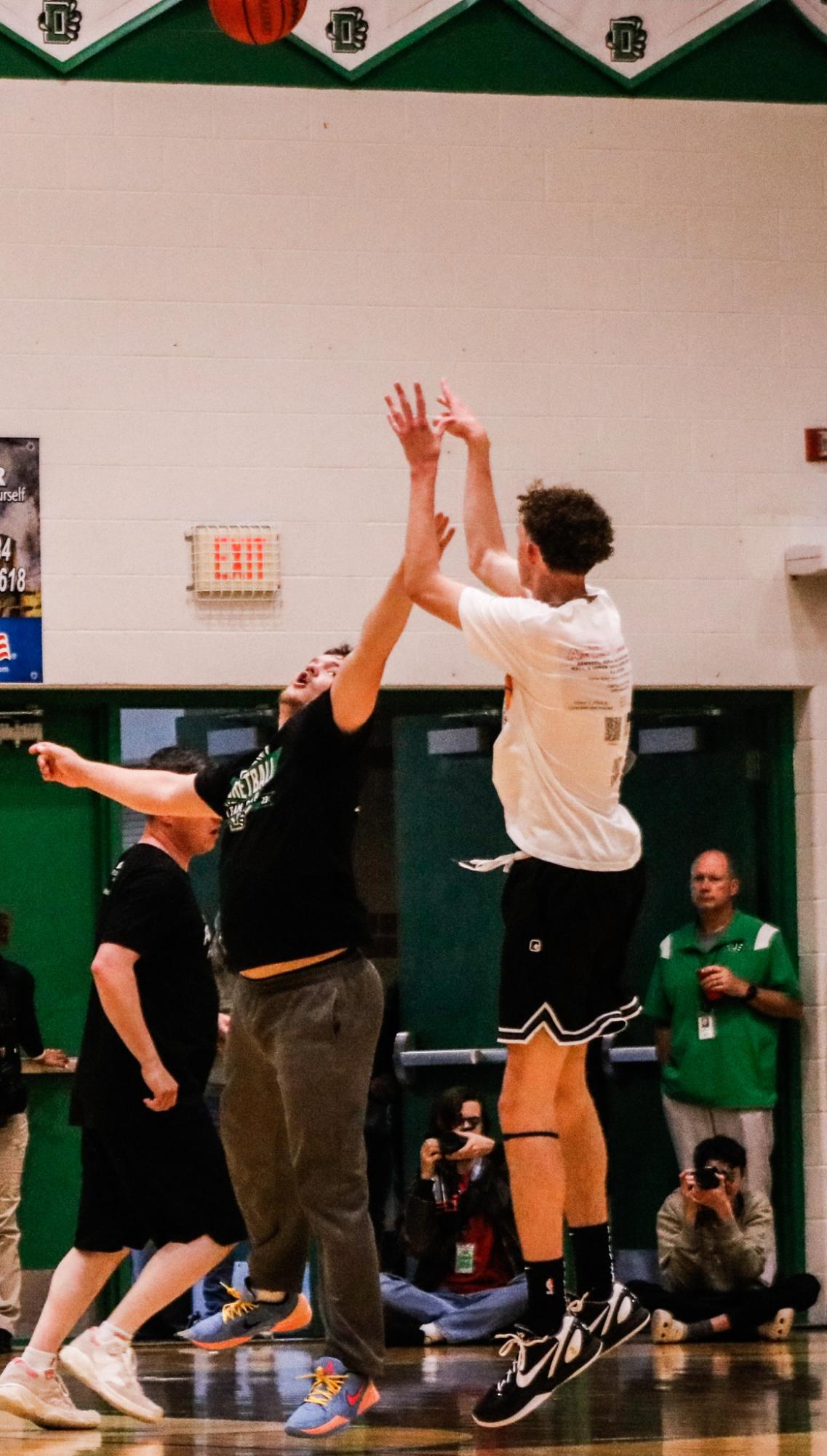 Seniors vs. Staff Basketball Game (Photos by Isadora Colgrove)
